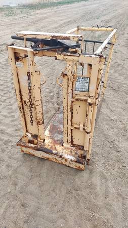 Pig and sheep chute -- adjustable --- Or Best Offer  1
