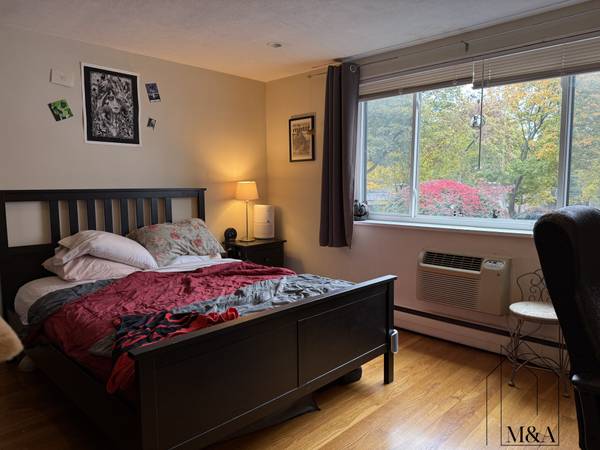 Brookline 1 Bed Split / Condominium | Kent St 1