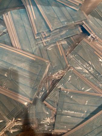 Brand new disposable face masks (Pack of 200) 1