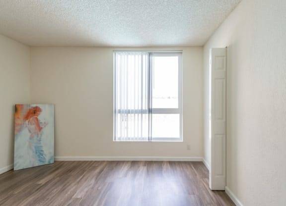 $2,475 / 1br - 810ft2 - Free Weights, Refrigerator, Electronic Thermostat (3767 Clarington Ave, Los Angeles, CA)63876485848579121