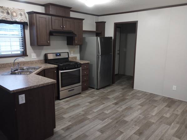 $71,900 / 3br - 3 Bedroom 2 Full Bath!!  Hurry and Apply TODAY!! (#80 2701 Huizenga St Norton Shores, MI)63882239793539121