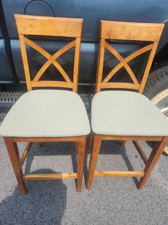 2 bar stool chairs 1