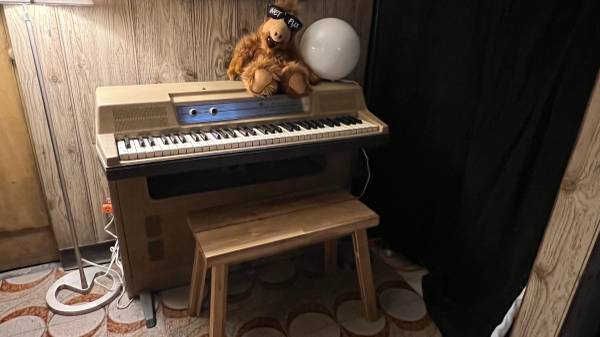 Wurlitzer Electric Student Piano 200 1
