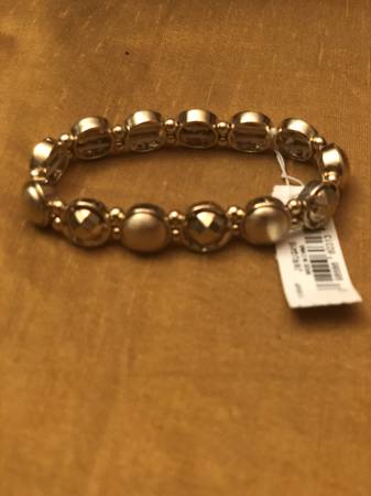 Liz Claiborne stretchy bracelet - new 1