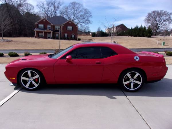 2013 dodge challenger srt 6.4 supercharged 2 owners(98K)superclean%%%% - $22,500 (riverdale)63620680943361121