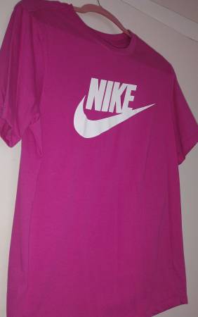 Nike Sportswear Essentials Women's Logo T-shirt 1
