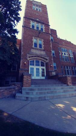$1,124 / 2br - 1430ft2 - Unique "Garage" Apt in Old School 2 BR 1 BA Avail 10/1! Pets OK $1,124 (Jefferson)63846720540161120
