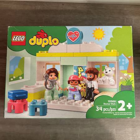 DUPLO Rescue Doctor Visit 10968 1