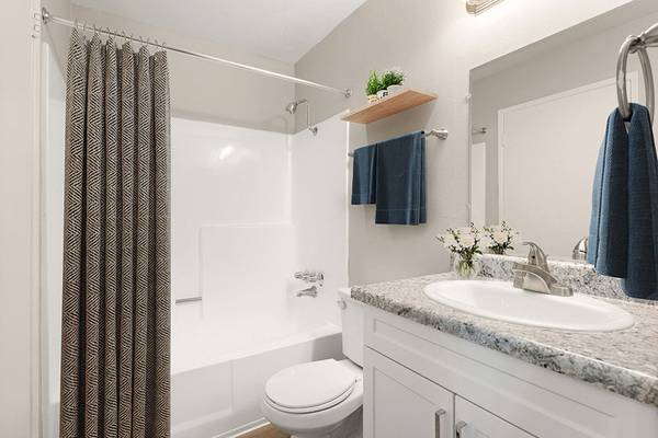$2,510 / 2br - 945ft2 - SPACIOUS HOMESTLYLE LAYOUT AVAILABLE TO TOUR NOW! (21031 Parthenia St, Canoga Park, CA)63953219932803121