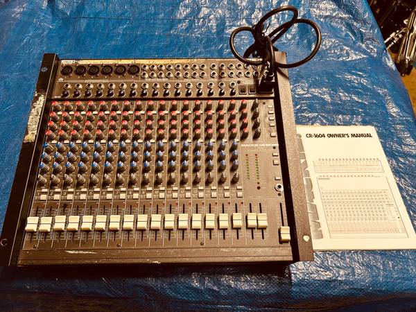 Mackie 1604 Mixer 1