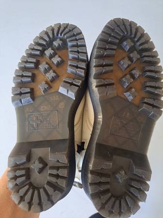 Doc Marten Jadon 8-eye White Leather Platform Boot sz 6 Men, 7 Ladies - $80 (Lincoln Heights)63471470780033124