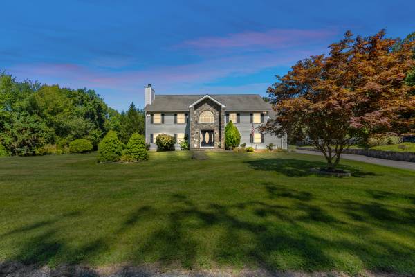 Beautiful Home for sale right in the heart of Mahopac!
$999,999
                        Mahopac Beautiful Home for sale right in the heart of Mahopac!
$999,999
                        Mahopac