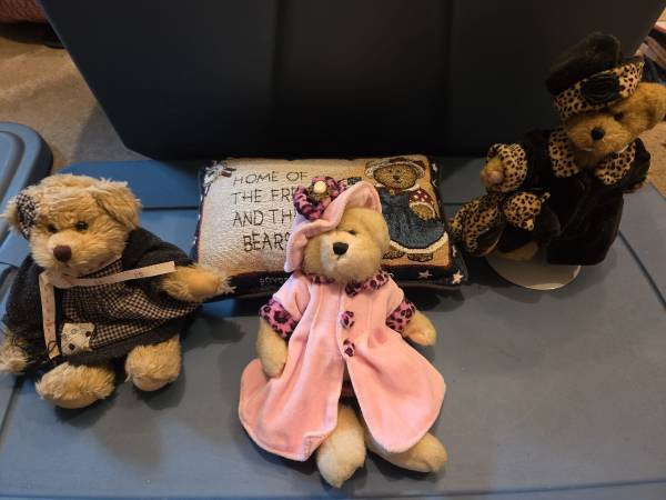 Boyd Bear bears and pillow 1