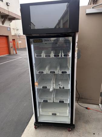 Smart AI Vending Cooler Machine 1