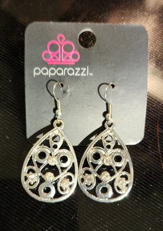 Paparazzi Dangle Teardrop Silver Tone With White Stones Earrings 1