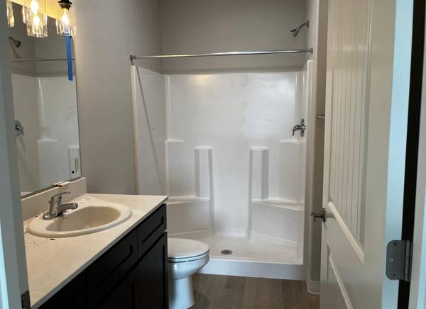 $1,695 / 2br - Package Lockers in a Two Bed | Onsite Coffee Bar - Assigned Carport (Salem - Center Street)63660412614273124