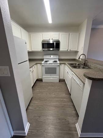 $1,100 / 1br - 1 Bedroom / 1 Bath / Security Entrance Gate (Downtown)63878583652865120