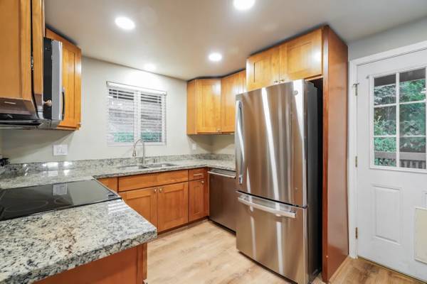 $2,525 / 4br - 1790ft2 - spacious 4 bedroom, 2.5 bathroom family home (Seattle)63995110079618123