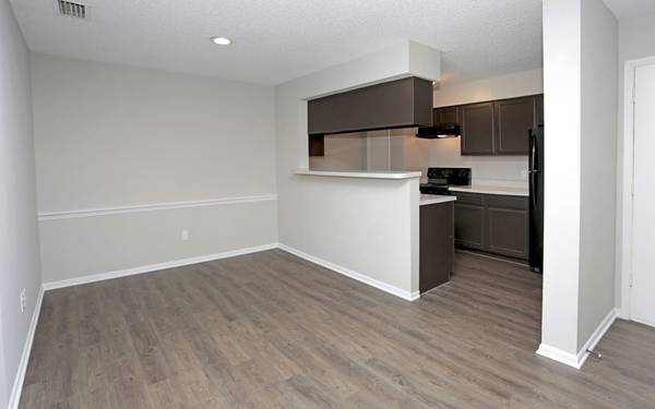 $1,260 / 1br - 650ft2 - Casa Club, Área de Picnic, Piso de Vinilo (958 VILLAGE TRAIL, PORT ORANGE, FL)63791497401473123