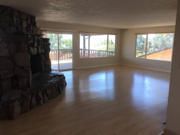 $2,500 / 3br - 1600ft2 - Beautiful 3 Bed 2 Bath - huge deck and amazing lake views in Lakeport (lake county)63667872391427122