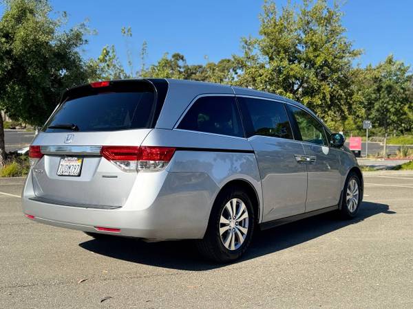 2016 Honda Odyssey SE Clean Title UN SOLO DUEÑO 8-Pasajeros DVD sienna - $8,500 (Hayward)63613170493827124