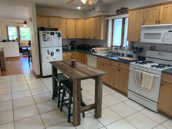 $2,750 / 2br - 2 BR plus Bonus room- minutes from T (Wellington)63690755351171120