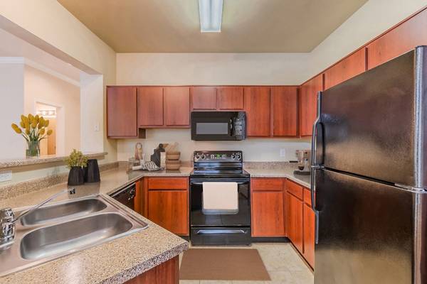 $1,432 / 2br - 1018ft2 - Enter into a world of comfort: 2 BR, 2 BA, 1018 Sq Ft! (Pearland)63906681055747121