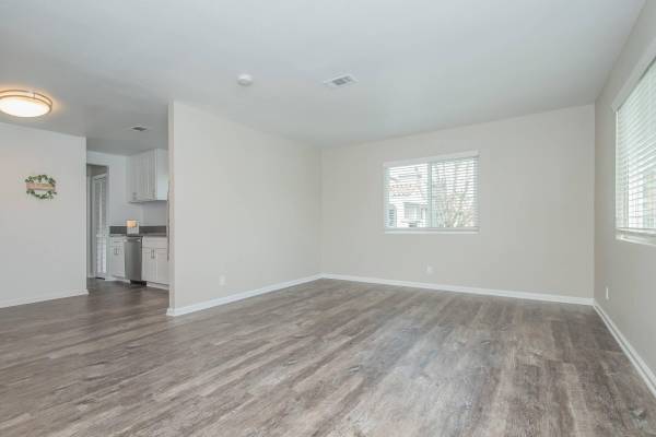$2,030 / 1br - 657ft2 - 1/BD, Gas Fireplace, On-call Maintenance (11475 Central Avenue, Chino, CA)64028082604289122