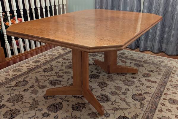 Dinner table no chairs 1