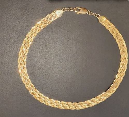 Gorgeous 14K Gold Neckace 1
