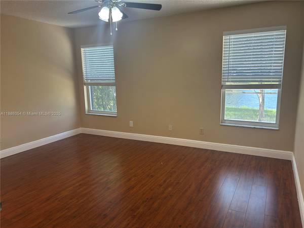 $3,700 / 3br - 1318ft2 - 🏡 Beautiful 3 Bed / 2 Bath Home in Forest Ridge – Lake Views! 🌅 (Davie)63906442141571124