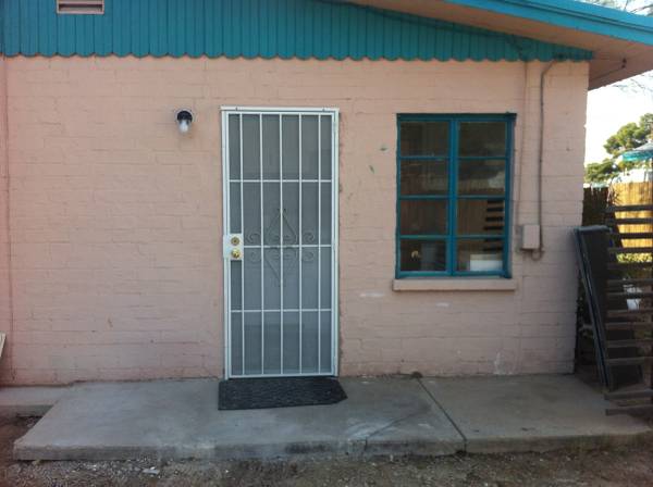 $900 / 1br - 750ft2 - Cottage with Large Yard-Central Tucson (1314 N. Richey Blvd.)63674705077379121