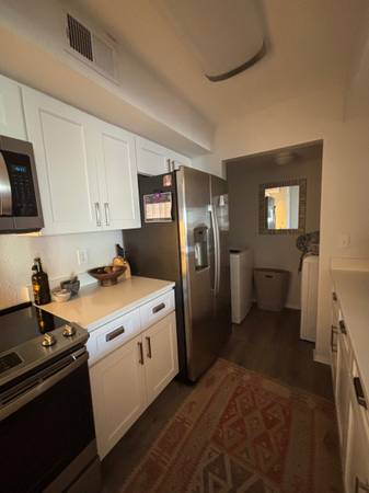 $2,095 / 1br - Apartment near the beach! (Mt Pleasant)64016105836035121