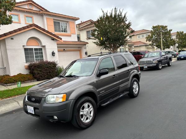 2003 Ford Escape XLT 4x4 - $4,30063654696210691122
