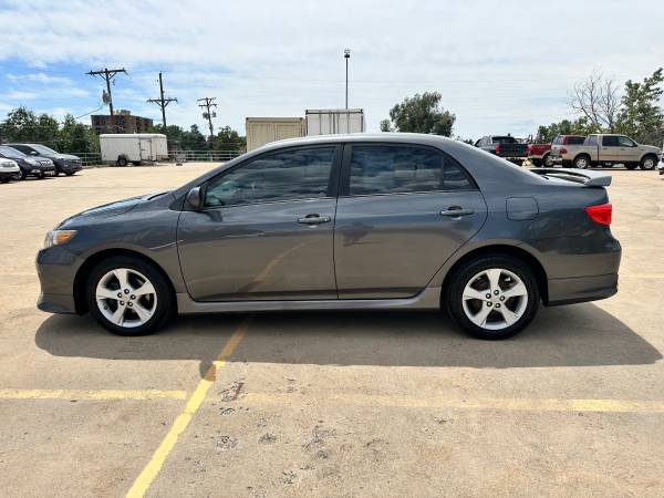 2011 Toyota Corolla  CLEAN TITLE 1 OWNER - $7,300 (Englewood)63471943070593123