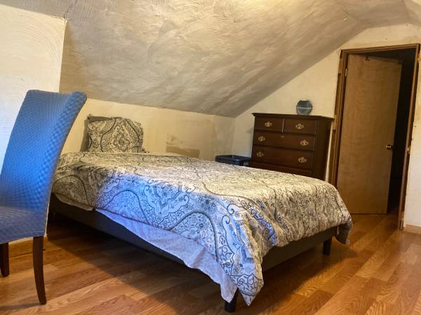 $250 / 1br - Weekly Rent in Bungalow (South Shore)63898601111427121