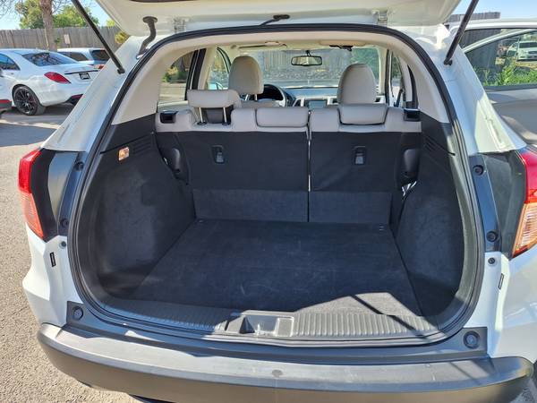 2017 HONDA HRV AWD LOW MILEAGE - $19,500 (Aurora)63619639962497121