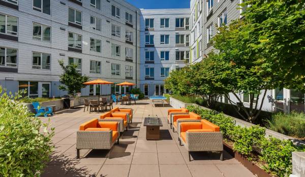 $1,599 / 1br - 628ft2 - Exclusive 1 BR w/ Quartz Counters, Clubhouse Access + 1 Month Free!* (Event District)63672529819395124