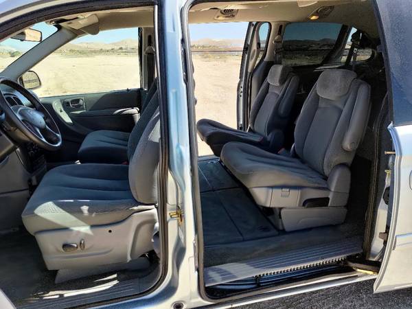 2006 Dodge Grand caravan SXT - $7,999 (ROSAMOND)63476514632323124