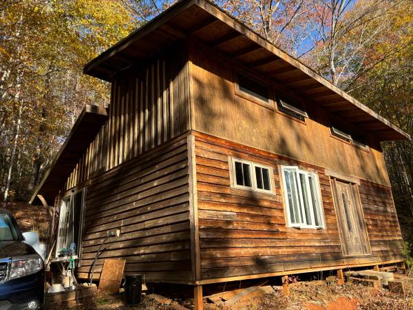 $315,000 Remote Rustic Cabins (Old Fort)64029209064065120
