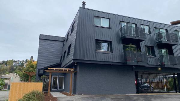 $2,050 / 2br - 948ft2 - Close to Downtown Renton, Near Linear Park, Spacious private decks (Renton)63808084323331122