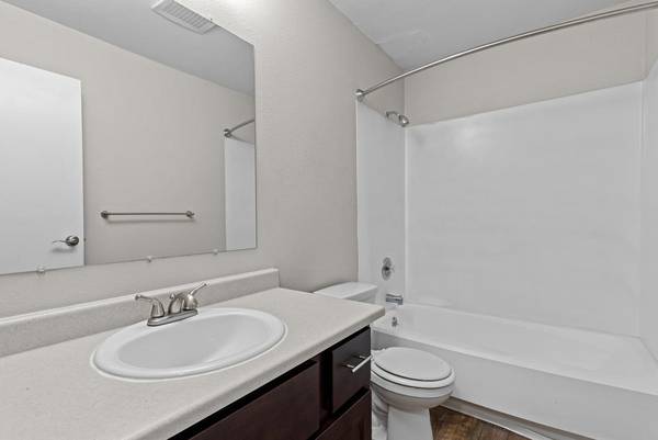 $1,833 / 2br - 840ft2 - Basketball Court, Internet Access: High-Speed, Storage (Renton)63688532026497123