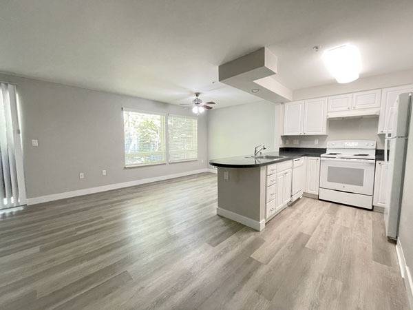 $2,900 / 2br - 1089ft2 - 2/bd 2/ba apt, Bellevue, Patio with BONUS storage, Modern kitchen, W/D (Redmond/Bellevue/Microsoft)63874305078403121