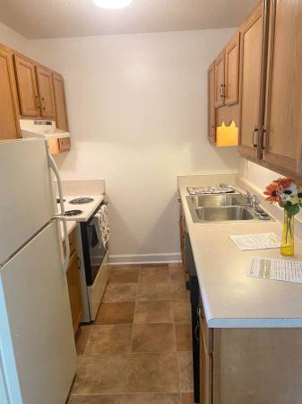 $795 / 1br - Pack Your Bags....This Spot Won't Wait! (greenville)63661238200835121