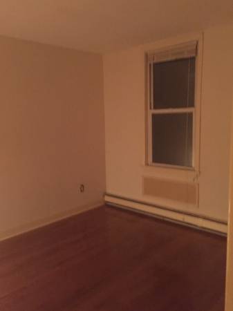 $2,600 / 2br - 800ft2 - 72ND STREET AND GRAND AVE TWO BEDROOMS NEAR TRANS AND 40MIN TO N Y C (MASPETH)63689881537411124