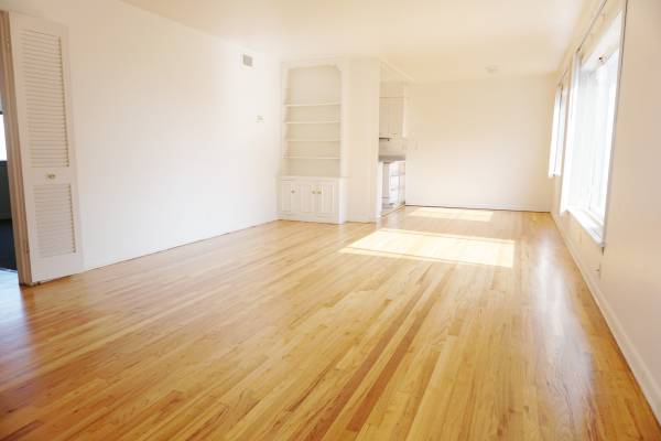 $1,225 / 2br - 1100ft2 - 2 bed, 2 bath Apartment with hardwood floors in Blackstone! Harney 6 (Omaha, NE)63976697316098124