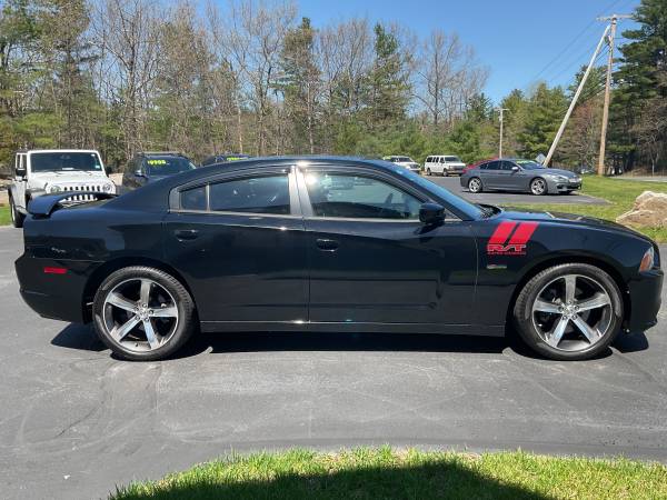 11,000 MILLAS ORIGINALES 2014 Dodge Charger R/T Sobrealimentado - $29,000 (Windham NH)63622620802947124