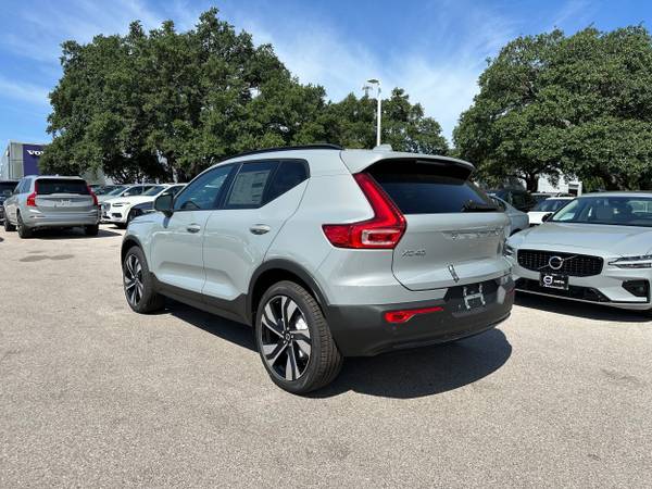 2025 Volvo Xc40 B5 PLUS DARK THEME - $45,970 (Volvo Cars of Austin)63491384455683123