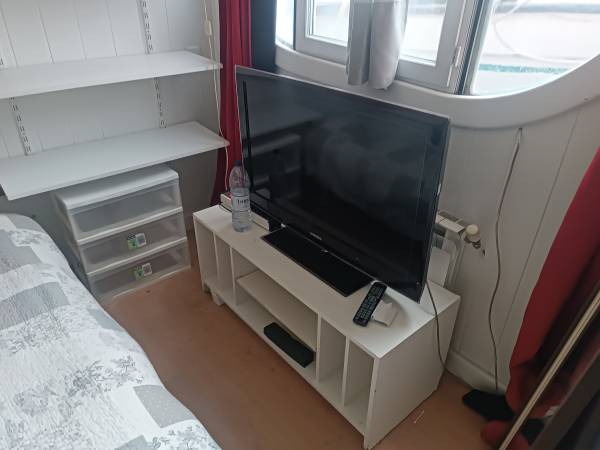 Room close to the Eiffel tower 1