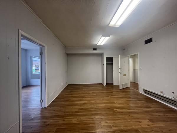 $795 / 300 pies² - OFICINA PROFESIONAL NUEVA DE 1 HABITACIÓN O DE 2 A 7 HABITACIONES, CENTRO DE UNION, PRIMER MES DE ALQUILER GRATIS